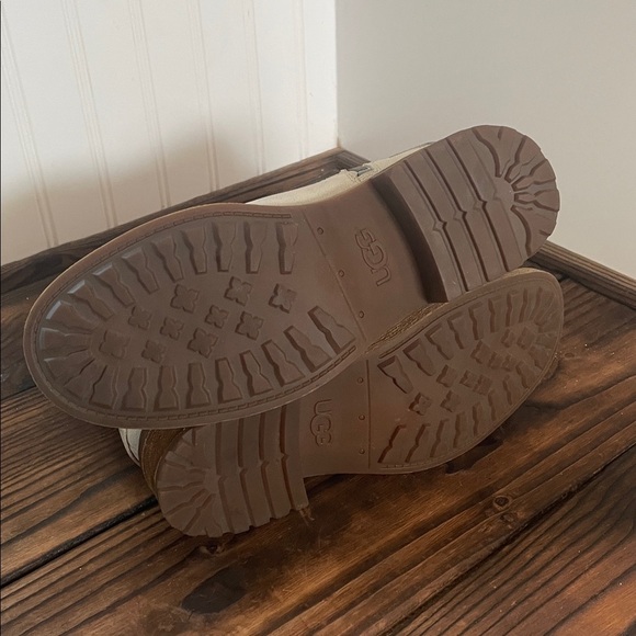 Like new UGG Orion Cream Ankle Boots with Zipper - Picture 6 of 7